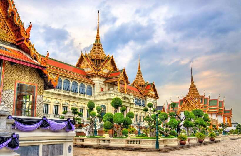 Bangkok: Grand Palace, Wat Pho, Wat Arun and Wat Sa Ket Tour - What the guides add to the day