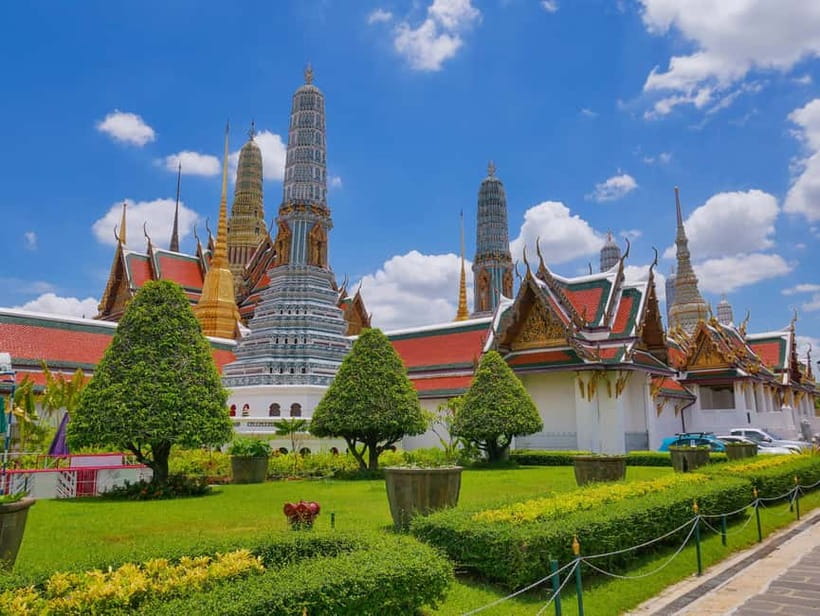 Bangkok: Grand Palace, Wat Pho, Wat Arun Sacred & Local Tour - The river boat sets the tone
