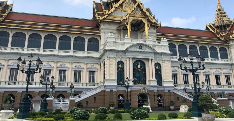 Bangkok: Grand Palace, Wat Pho & Wat Arun Tour in Italian - Starting at Sathorn Pier by public ferry