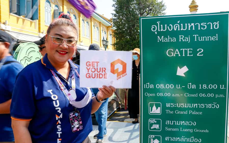 Bangkok: Grand Palace, Wat Pho, & Wat Arun Walking Tour - Crossing the Chao Phraya at Tha Tian Pier