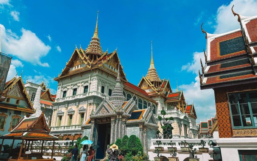Bangkok: Grand Palace, Wat Pho, & Wat Arun Walking Tour - Wat Arun and its porcelain details