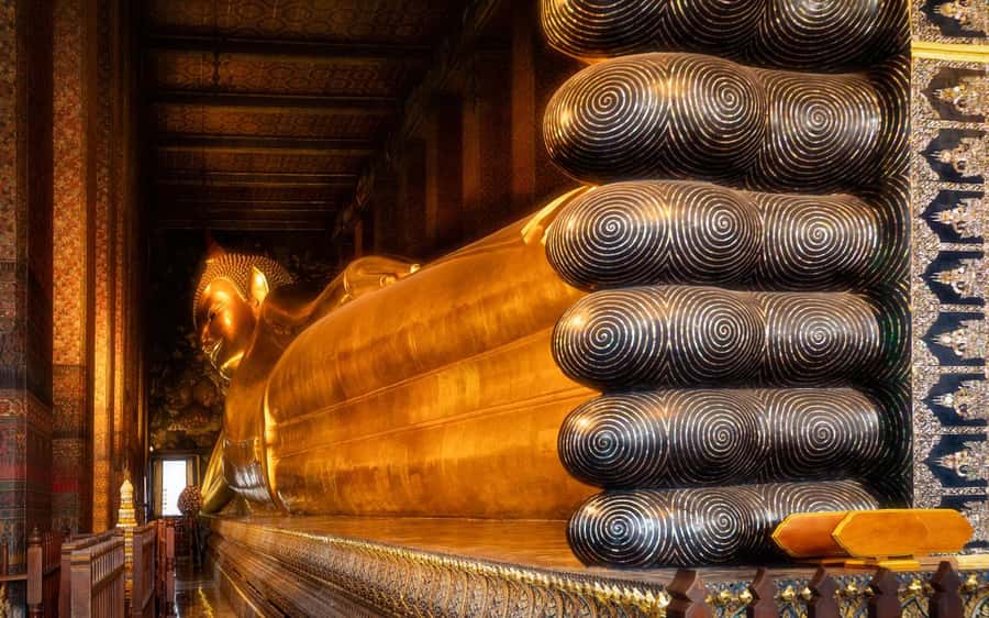 Bangkok: Grand Palace, Wat Pho, & Wat Arun Walking Tour - How the guides shape the day