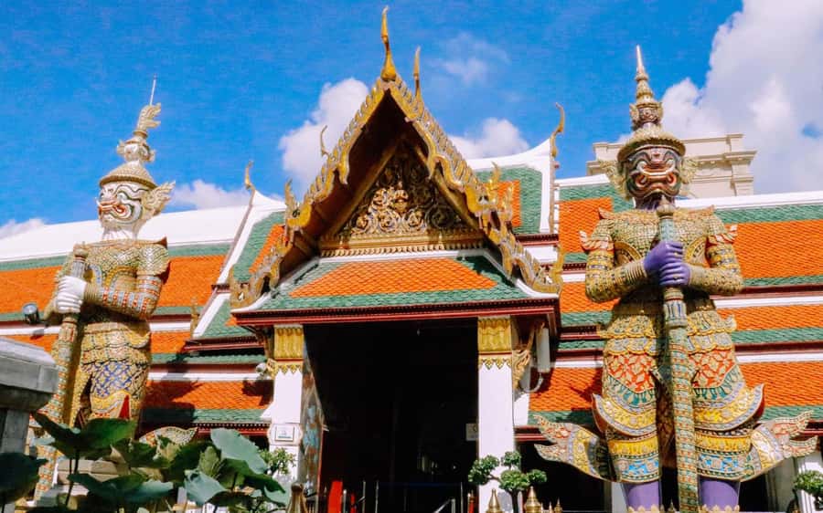 Bangkok: Grand Palace, Wat Pho, & Wat Arun Walking Tour - Starting at Wat Phra Kaew and the Grand Palace
