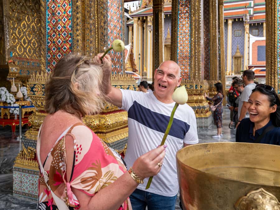 Bangkok: Grand Palace, Wat Pho with Mango Dessert Tastings - A tuk tuk ride past Bangkok landmarks