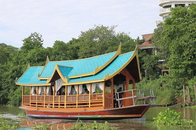 Bangkok Half Day Guided Tour: Grand Palace, Wat Arun & Wat Pho - Pak Khlong Talat and the tuk-tuk ride