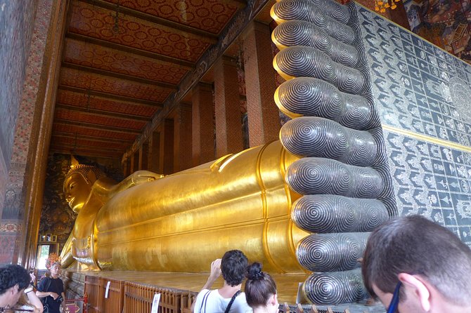 Bangkok Heritage Highlights: Grand Palace & Three Temples Tour - Crossing the river to Wat Arun