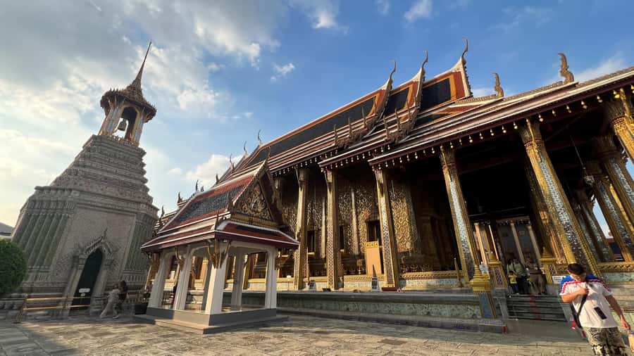Bangkok: Kid On Tour Grand Palace and Emerald Buddha - The Emerald Buddha Temple, told as a journey