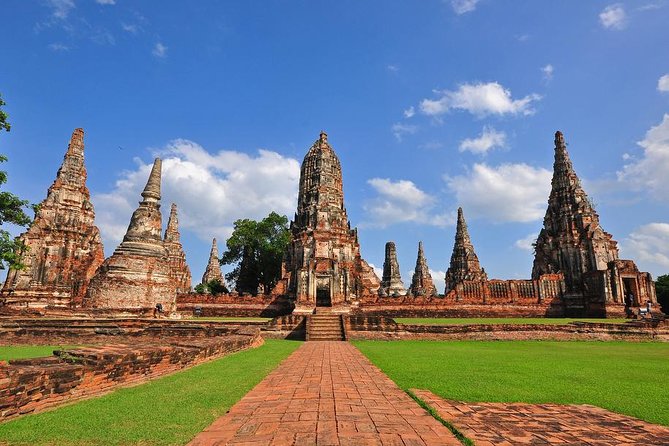 Bangkok: Private Ayutthaya and Bang Pa-In Summer Palace Tour - Wat Yai Chai Mongkol and its long rows of Buddha images