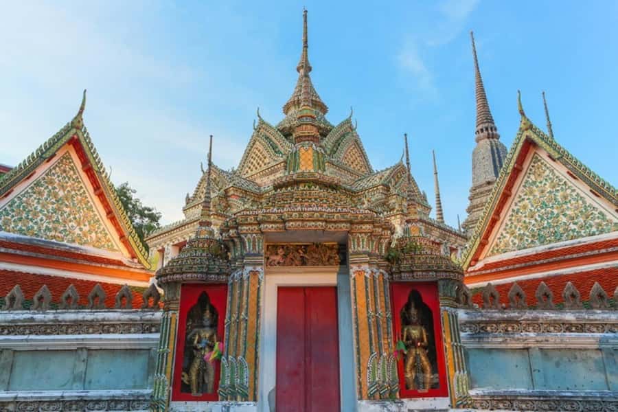 Bangkok:Private Guided Tour |Grand Palace, Wat Pho, Wat Arun - The human side of the guiding