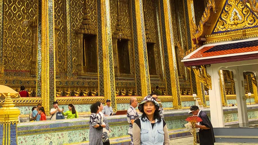 Bangkok: Private Tour Grand Palace, Wat Pho, and Wat Arun - Crossing the Chao Phraya by local boat