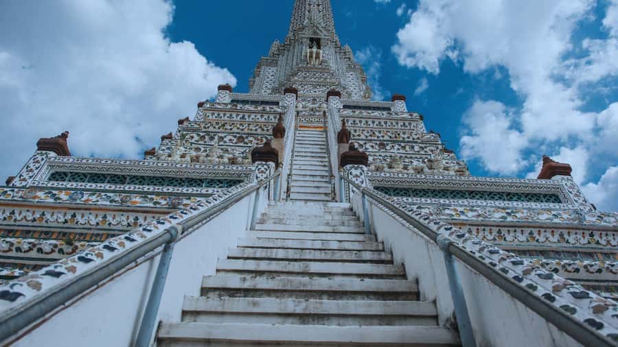 Bangkok: Private Tour Grand Palace, Wat Pho, and Wat Arun - Walking, clothing, and practical limits