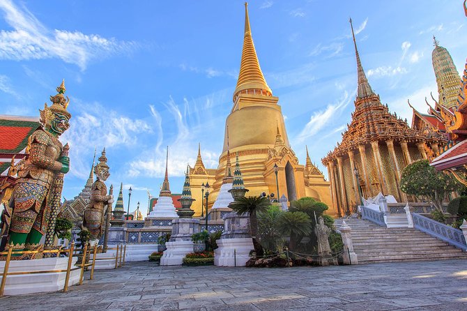 Bangkok Royal Road - Top 3 Major Monuments (Grand Palace, Wat Pho, Wat arun) - How the guide affects the experience