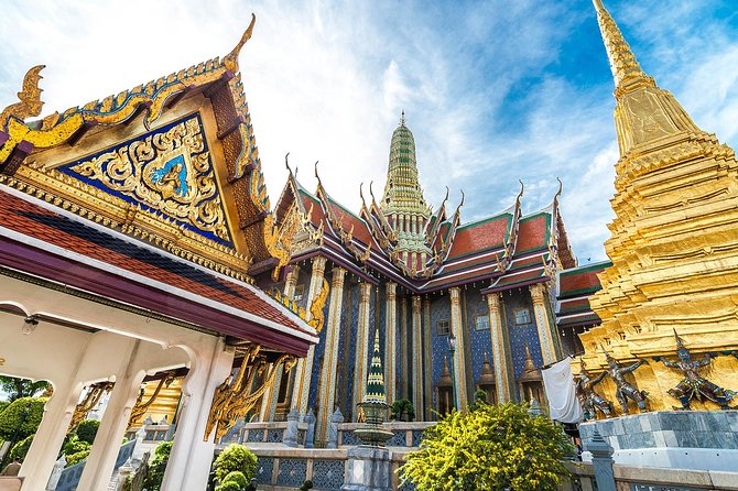 Bangkok's Grand Palace Complex and Wat Phra Kaew Tour - Entering the Grand Palace complex