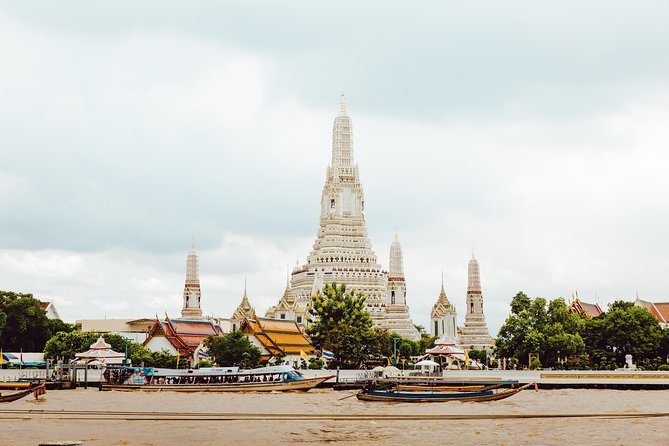 Bangkok: The Grand Palace, Wat Pho, and Wat Arun Walking Tour - What the guide adds to the morning