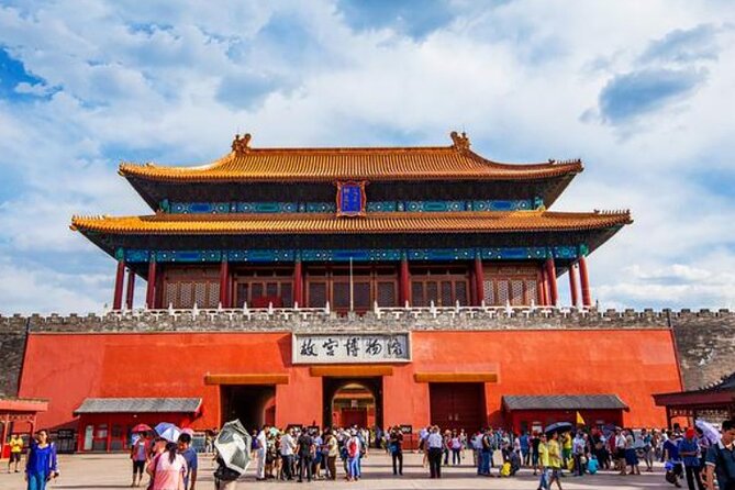 Beijing Airport Layover Forbidden city Great Wall Private Tour - Lunch keeps the schedule practical