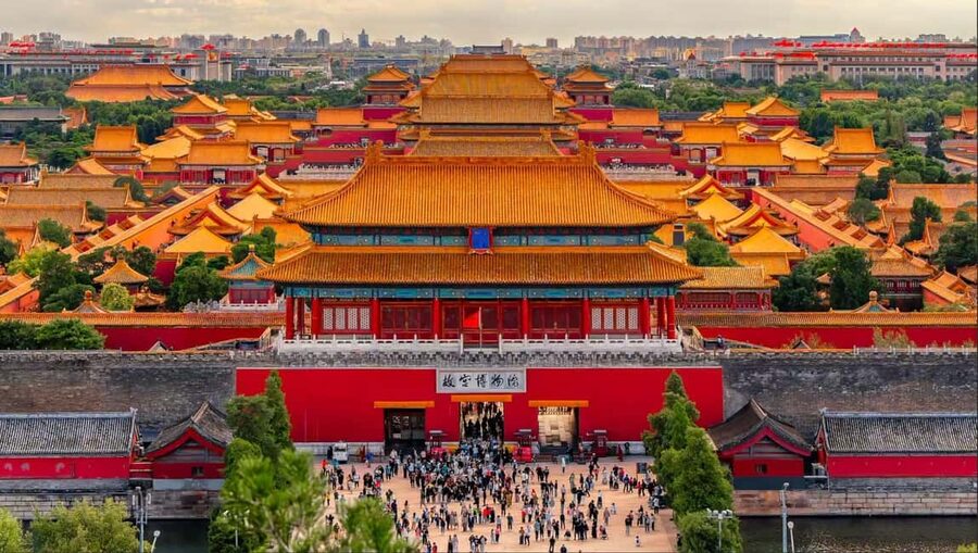 Beijing:Forbidden City Tour w/Traditional Costume Experience - Entering the Forbidden City in Hanfu