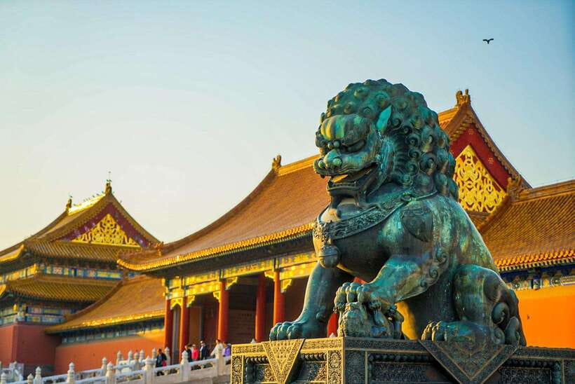 Beijing: Highlights of Forbidden City Private Walking Tour - Entering the palace through the central axis