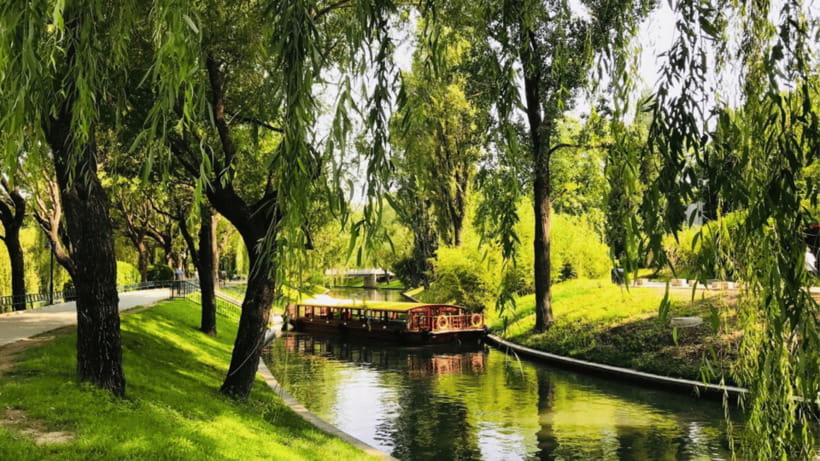 Beijing: Imperial Waterway Boat+Summer Palace SelfGuidedTour - Entering the Summer Palace from the water