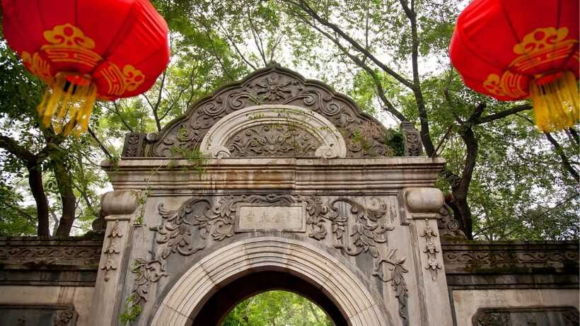 Beijing: Prince Kung's Palace Museum Ticket—Must-See Spot - Entering the former home of He Shen