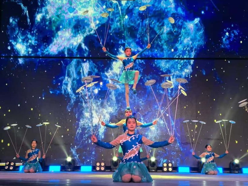 Beijing: Qinle Palace Acrobatics Show Ticket - The opening: traditional skill with a modern pulse