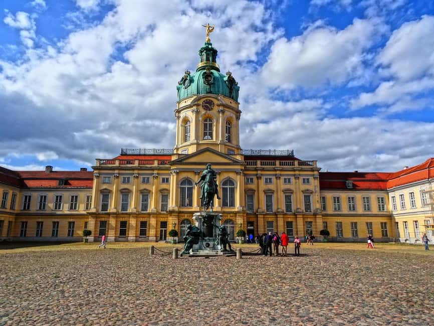 Berlin: Charlottenburg Palace & Gardens Ticket & Audio Tour - The Old Palace and the first royal rooms