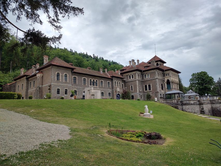 Brasov: Bran, Peles and Cantacuzino Castles Day Tour - Bran Castle, Dracula, and the village stop
