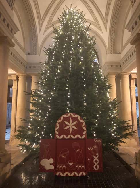 Bratislava: Winter Walk with Primate’s Palace & Local Treats - Inside Primate’s Palace and its Mirror Hall