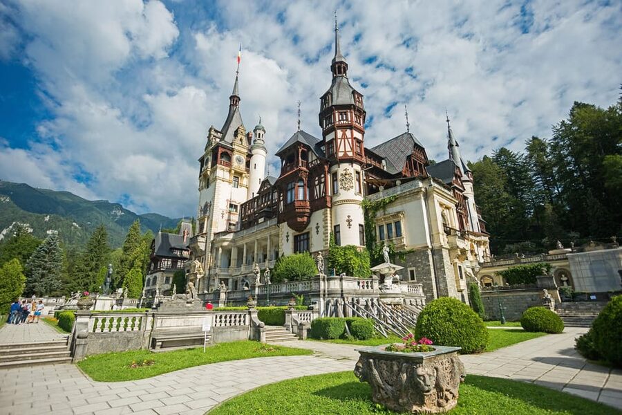 Bucharest : Day Trip Dracula's Castle ,Peles Castle & Brașov - The drive from Bucharest into the Carpathians