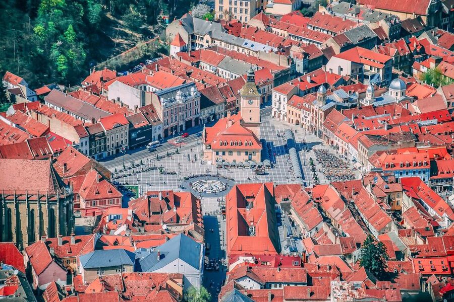 Bucharest: Day Trip to Dracula Castle, Peles Castle & Brașov - Brașov’s old center gives the day a human scale