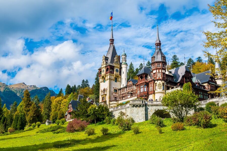 Bucharest: Day Trip to Dracula Castle, Peles Castle & Brașov - Who should book this tour?