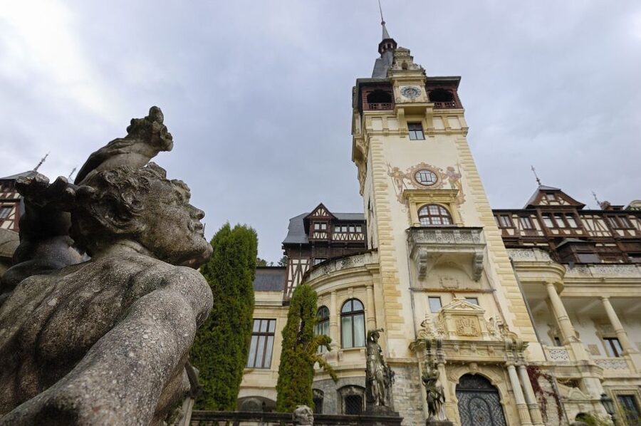 Bucharest: Dracula Castle, Peles Castle & Brasov Old Town - Key points to know before booking