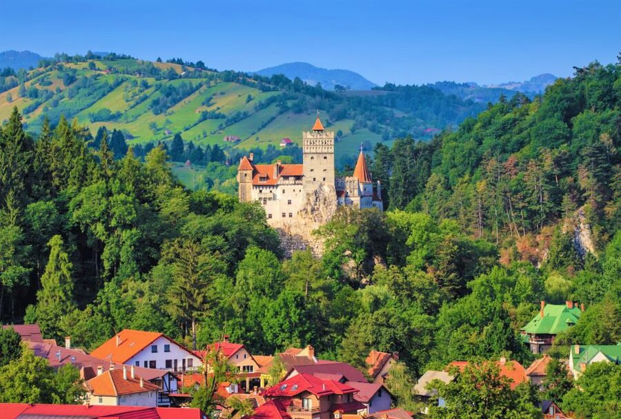Bucharest: Dracula Castle, Peles Castle & Brasov Old Town - A full day from Bucharest into Transylvania