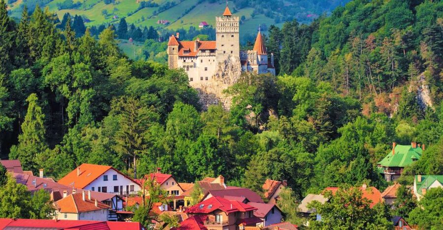 Bucharest: Dracula Castle, Peles Castle & Brasov Old Town - Brașov Old Town: your best chance to slow down