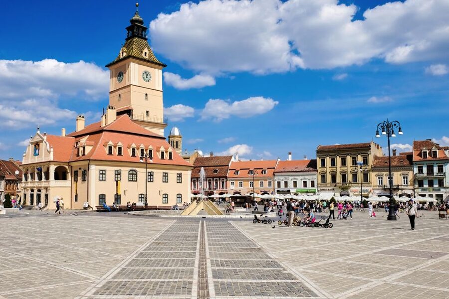 Bucharest: Dracula Castle, Peles Castle & Brasov Old Town - What to pack for castles and mountain roads