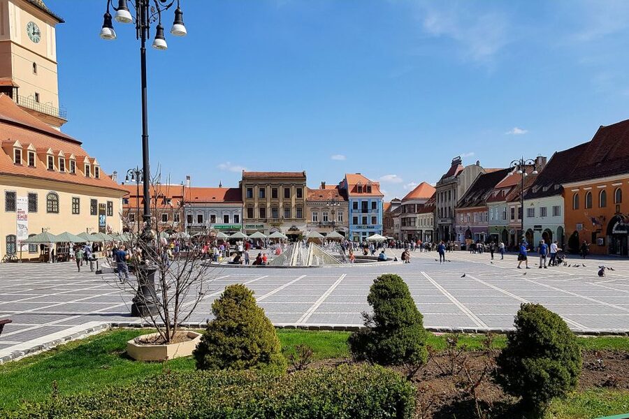 Bucharest: Dracula Castle, Peles Castle & Brasov Old Town - Who should book this tour?