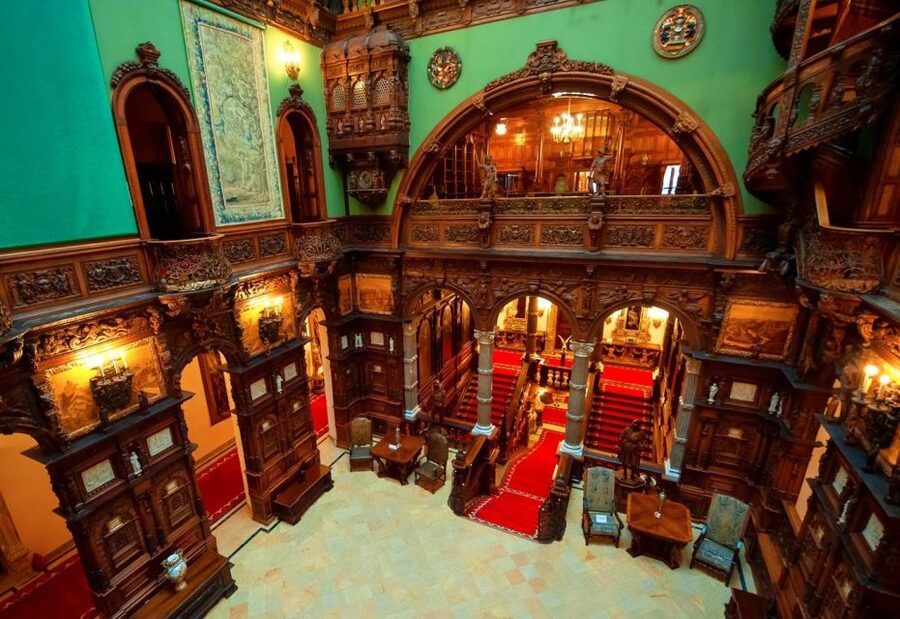 Bucharest: Dracula’s Castle, Peles Castle & Brasov Day Trip - Peleș Castle: the morning prize in Sinaia