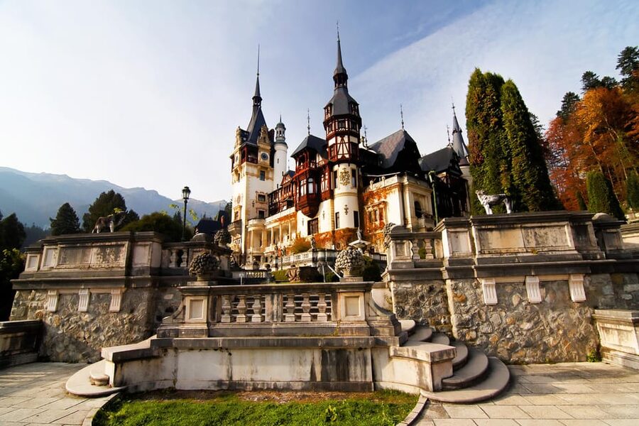 Bucharest: Peles Castle, Bran Castle, & Brasov Full-Day Tour - Bran Castle and the Dracula connection