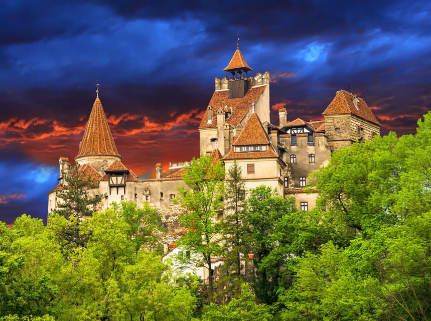 Bucharest: Peles Castle, Bran Castle, & Brasov Full-Day Tour - Guides, languages, and group style