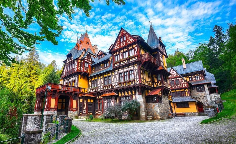 Bucharest: Peles Castle, Bran Castle, & Brasov Old Town Tour - The day at a glance