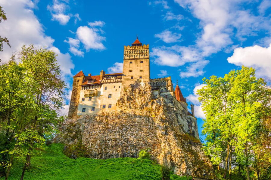 Bucharest: Peles & Dracula's Castle and Brasov Full-Day Trip - Peleș Castle and Romania’s royal story