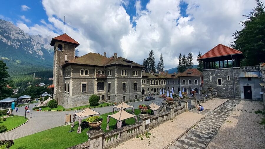 Bucharest : Wednesday, Dracula & Peles 3 Castles Tour 1 Day - Should you book it?