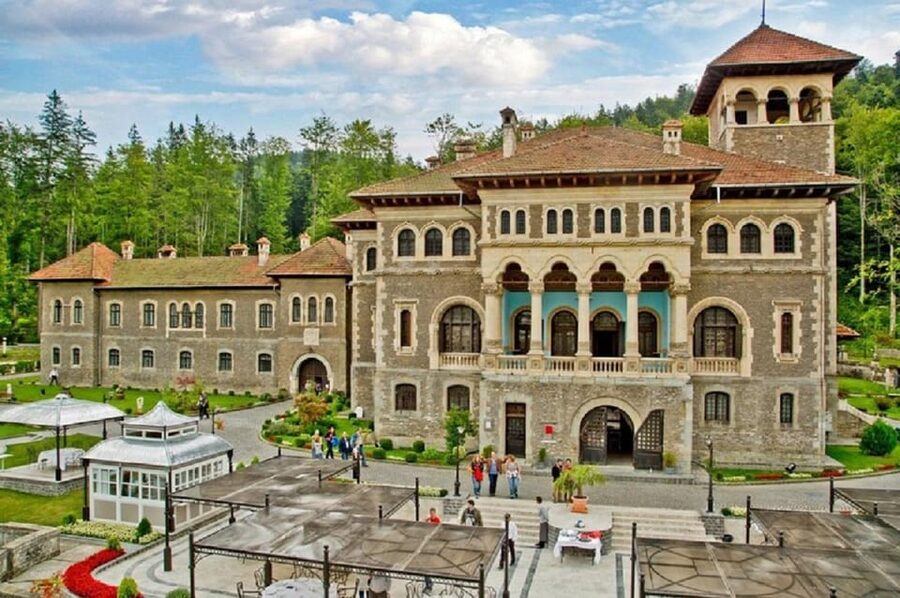 Bucharest : Wednesday, Dracula & Peles 3 Castles Tour 1 Day - Who should book this castle day trip