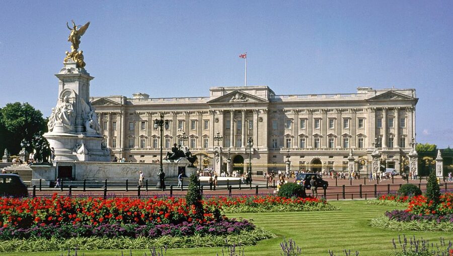 Buckingham Palace and Stonehenge Tour - The coach ride to Salisbury Plain