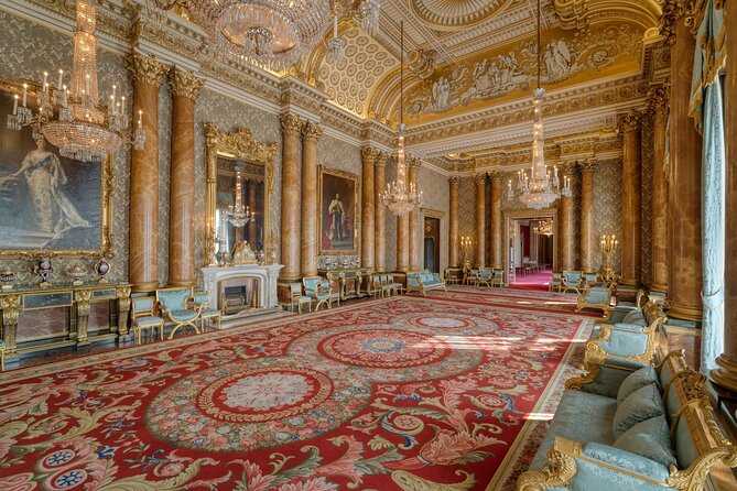 Buckingham Palace Entrance Ticket & British Royalty Guided Tour - What kind of guide experience should you expect?