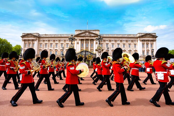 Buckingham Palace Entrance Ticket & Changing of the Guard Tour - What this Buckingham Palace tour actually feels like