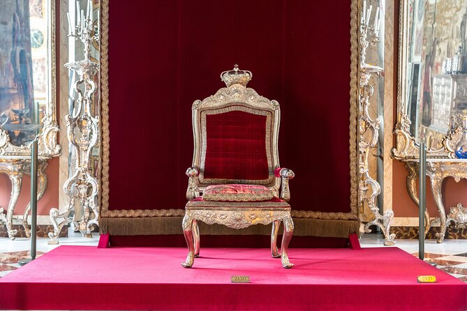 Buckingham Palace Exterior and Royal History Private Tour - The four-hour Westminster extension