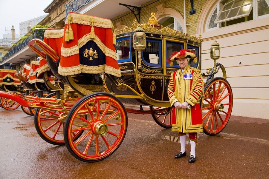 Buckingham Palace: The Royal Mews Entrance Ticket - Using the audio guide at your own pace