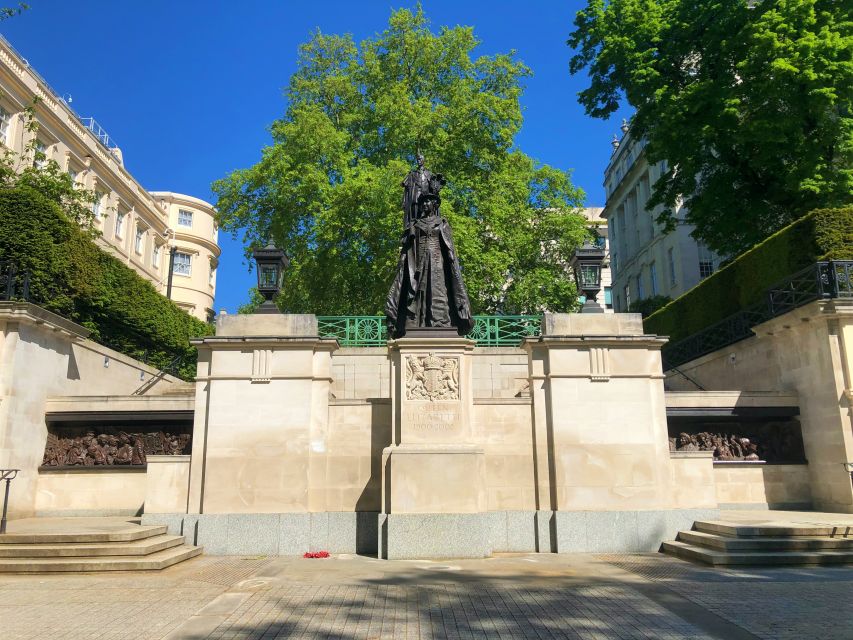 Buckingham Palace Visit and Changing of the Guard Tour - Key points at a glance