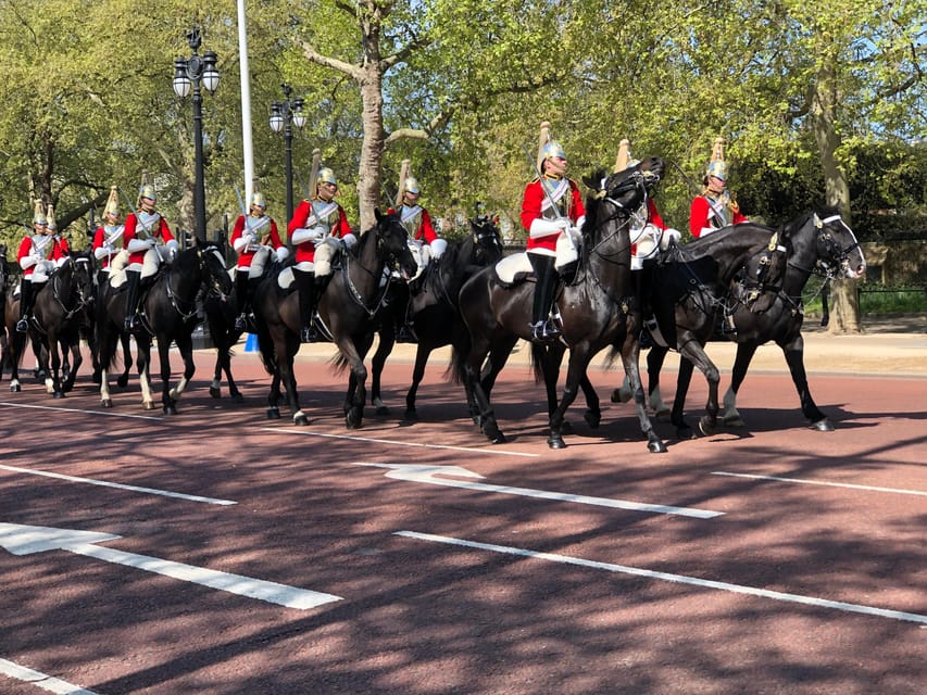 Buckingham Palace Visit and Changing of the Guard Tour - Buckingham Palace Gardens and the royal setting