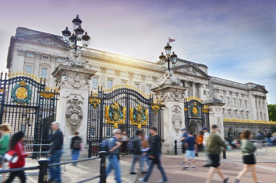 Buckingham Palace Visit and Changing of the Guard Tour - What the guide adds to the palace visit